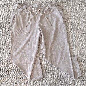 lululemon athletica | Stretch High-Rise Crop 23” | Gray Stripe | Size 12